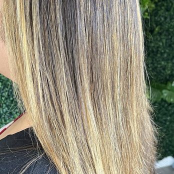 Hola Bonita Studio - After appt with Sandra, lighter highlights - Hair Salons Near Me - Culver City, California Hola Bonita Studio - After appt with Sandra, lighter highlights - Hair Salons Near Me - Culver City, California