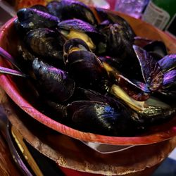 Robert's Place - Mussels in white wine sauce