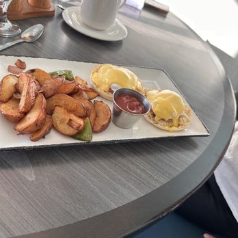 DoubleTree Resort by Hilton Myrtle Beach Oceanfront - Eggs Benedict - Hotels Near Me - Myrtle Beach, South Carolina DoubleTree Resort by Hilton Myrtle Beach Oceanfront - Eggs Benedict - Hotels Near Me - Myrtle Beach, South Carolina