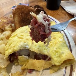 Susie's Skillet - That's actually a pretty nice chunk of corn beef in my Reuben omelette. There were more where that came from.