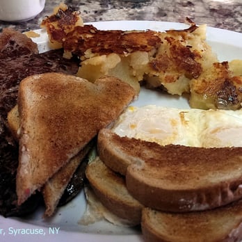 Suzies Lakeland Diner - Diners Near Me - Syracuse, New York