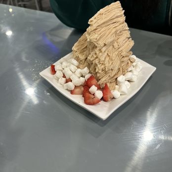 Nu Cafe - milk tea shaved ice with strawberries, mochi, and marshmallows - Ice Cream & Frozen Yogurt Near Me - Houston, Texas Nu Cafe - milk tea shaved ice with strawberries, mochi, and marshmallows - Ice Cream & Frozen Yogurt Near Me - Houston, Texas