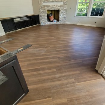 Paramount Floor Covering - a living room with hardwood floors - Flooring Near Me Paramount Floor Covering - a living room with hardwood floors - Flooring Near Me