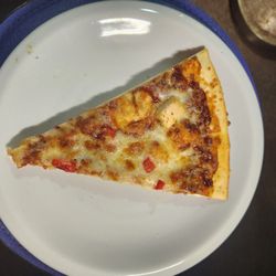 Pizza Fresh Makawao - A cube of chicken! Yay. Not blown away by the chicken pizza.