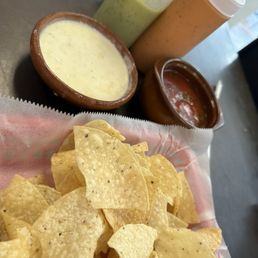Chips, queso and salsas