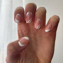 A&Z Nail Bar - DND Dirty Dancer for base color