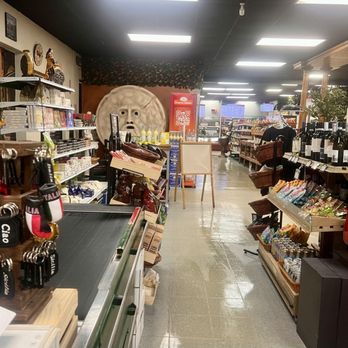 Decosmo Italian Market - Adorable Italian market. - International Grocery Near Me - Pinellas Park, Florida