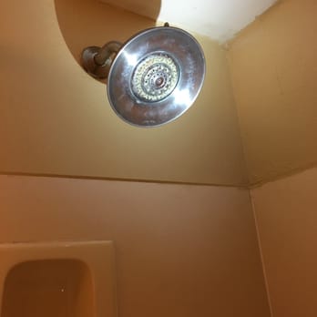 Quality Inn - Shower head - Hotels Near Me - Lebanon, Tennessee
