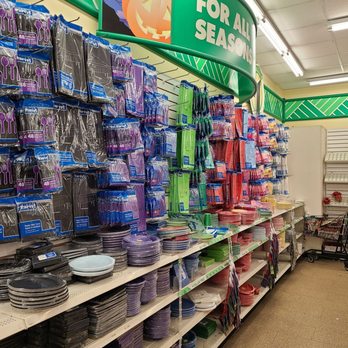 Dollar Tree - Plates and etc - Discount Store Near Me - Los Angeles, California