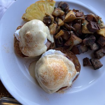 Manta - Eggs Benedict - Hawaiian Near Me - Kamuela, Hawaii