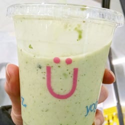 Green smoothie with kale, avocado, banana and vanilla yoghurt!
