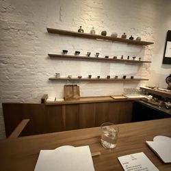 Maki Kosaka - Bar a seating