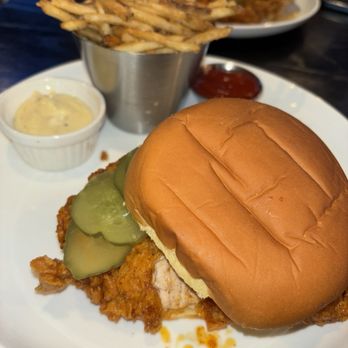 Summit Grill - Nashville Hot Chicken - Bars Near Me - Kansas City, Missouri Summit Grill - Nashville Hot Chicken - Bars Near Me - Kansas City, Missouri