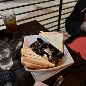 Blue Palms Brewhouse - Beer steamed clams - Burgers Near Me - Northridge, California Blue Palms Brewhouse - Beer steamed clams - Burgers Near Me - Northridge, California