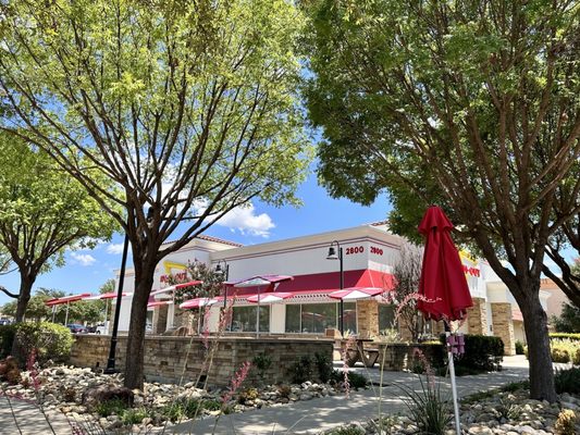 In-N-Out Burger by null