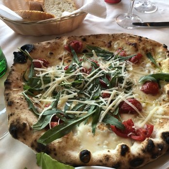 Da Costantino - Pizza (look at the tomatoes) - Italian Near Me - Positano, SA Da Costantino - Pizza (look at the tomatoes) - Italian Near Me - Positano, SA