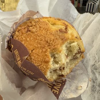 House Party Cafe & Lounge - Cinnamon Muffin - Coffee & Tea Near Me - Brooklyn, New York