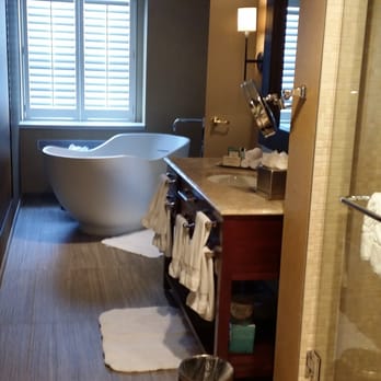 Hilton Milwaukee - Royal suite - Hotels Near Me - Milwaukee, Wisconsin Hilton Milwaukee - Royal suite - Hotels Near Me - Milwaukee, Wisconsin