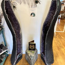 Crystal charging station
