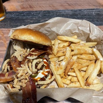 Mr Brews Taphouse - Melbourne - Jalapeño popper burger w bacon - Beer Bar Near Me - Melbourne, Florida