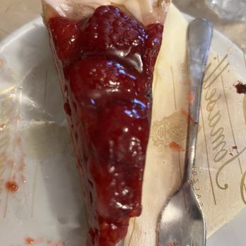 Cafe Tomaselli - Raspberry cake - Coffee & Tea Near Me - Salzburg, 5 Cafe Tomaselli - Raspberry cake - Coffee & Tea Near Me - Salzburg, 5