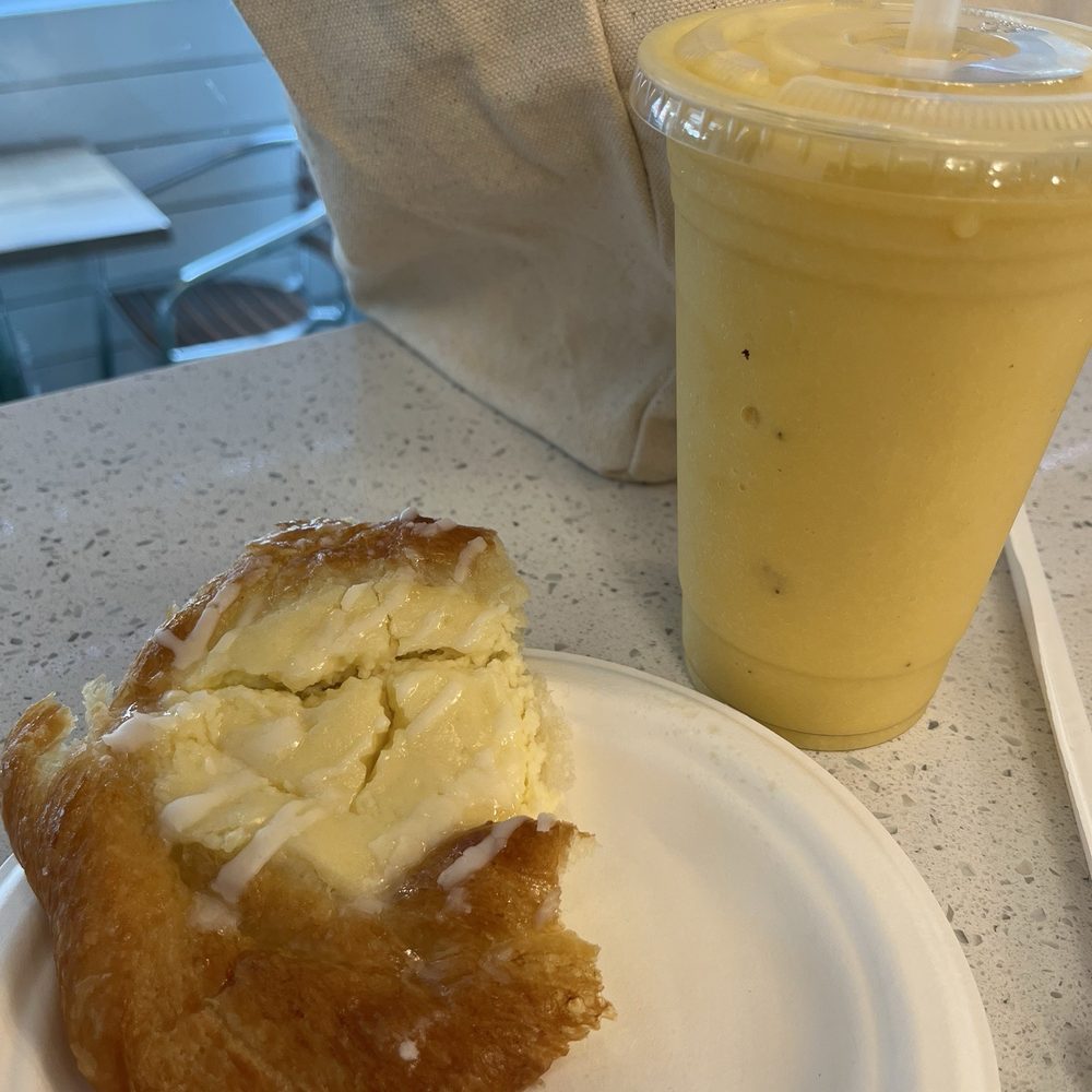 Good Eats Bakeshop - Cheese danish with a tropical smoothie - Bakeries Near Me - New York, New York