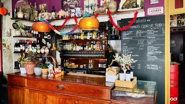 Bar Aduela by null