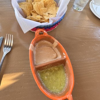 Casa Chida - Chips and bean dip and warm salsa that came before our meals and they were delicious! - Mexican Near Me - Los Angeles, California