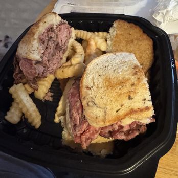 Slyman's Tavern - Independence - Ruban Crinkle Fries - Bars Near Me - Independence, Ohio