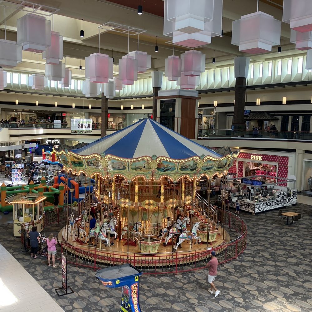 Maplewood Mall - Carousel. - Shopping Centers Near Me - Saint Paul, Minnesota