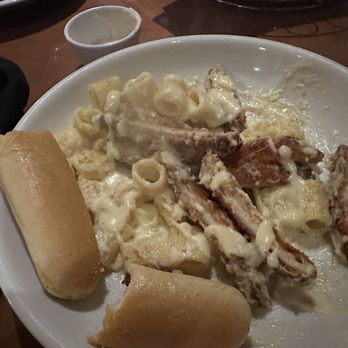 Olive Garden Italian Restaurant - Rigatoni with crispy chicken & alfredo - Italian Near Me - Tucson, Arizona Olive Garden Italian Restaurant - Rigatoni with crispy chicken & alfredo - Italian Near Me - Tucson, Arizona