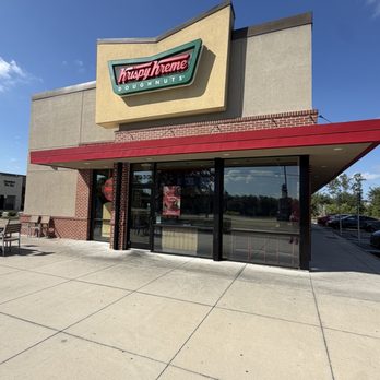 Krispy Kreme - Krispy Kreme storefront with outdoor patio seating and red awning. - Donuts Near Me - Kissimmee, Florida Krispy Kreme - Krispy Kreme storefront with outdoor patio seating and red awning. - Donuts Near Me - Kissimmee, Florida
