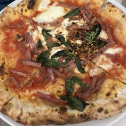 Pizzeria Carminiello - Spicy salami pizza