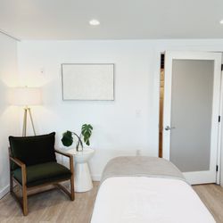 Melted Brow Bar and Skincare - Clean atmosphere