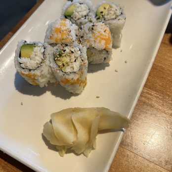 Kusshi - California Roll with real crab - Sushi Bars Near Me - Arlington, Virginia