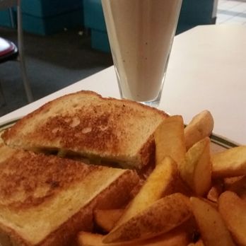 The Red Plate Diner - Burgers Near Me - Midland, Texas