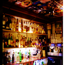 Kahawa - interior de la barra