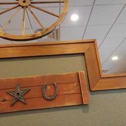Pizza Ranch - Decor