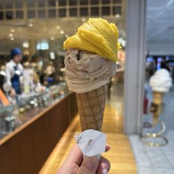 Venchi - lemon and chocolate