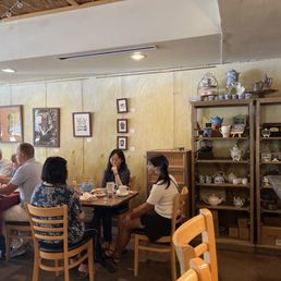 Atmosphere at Capital Tea. Atmosphere at Capital Tea.