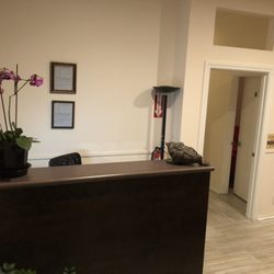 Le Juin Acupuncture & Wellness - Reception area