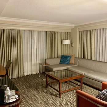Marriott Downtown at CF Toronto Eaton Centre - Spacious living - Hotels Near Me - Toronto, Ontario Marriott Downtown at CF Toronto Eaton Centre - Spacious living - Hotels Near Me - Toronto, Ontario