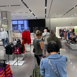 Loooooooooong line at 12:00 on a Wednesday