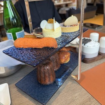 香港文華東方酒店 - Desserts - Hotels Near Me - Hong Kong, HK