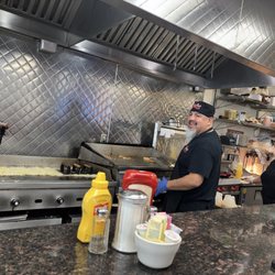 Junior's Cafe & Grill