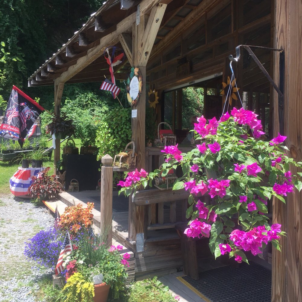 Maw's Produce - Entrance - Arts & Crafts Near Me - Boone, North Carolina