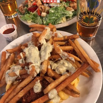 Lengthwise: The Pub - Stinky Chili Mac n' Cheese and the Toasted Almond Chicken Caesar Salad - American Near Me - Bakersfield, California