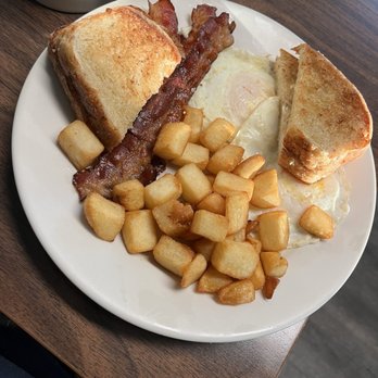 Mel's Raspberry Patch - 2 Eggs Deep Fried Homefries Bacon and Honey Nut Bread - New American Near Me - Sanford, Maine