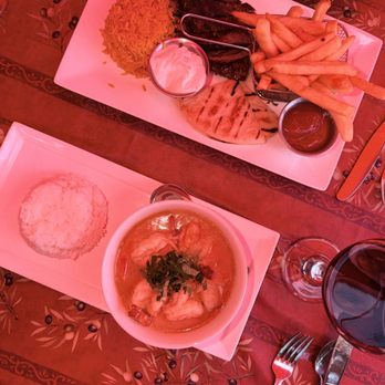 Tree House Cafe - Gyros Platter / Yellow Thai Curry - Mediterranean Near Me - Carmel, California