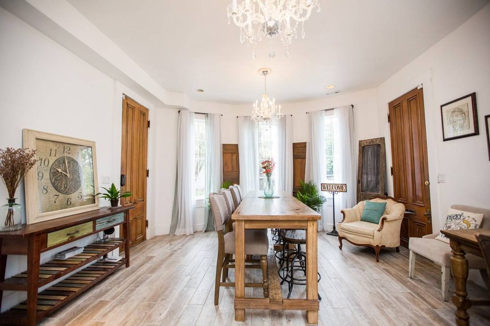 FRANKFORT AVENUE COACHHOUSE 2000 Frankfort Ave, Louisville, Kentucky